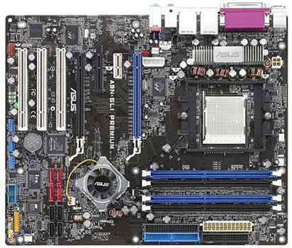 L&#39;ASUS A8N-SLI Premium, ottima per la gestione di un elevato numero di dischi rigidi.