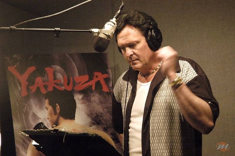Michael Madsen alle prese con il doppiaggio di Yakuza