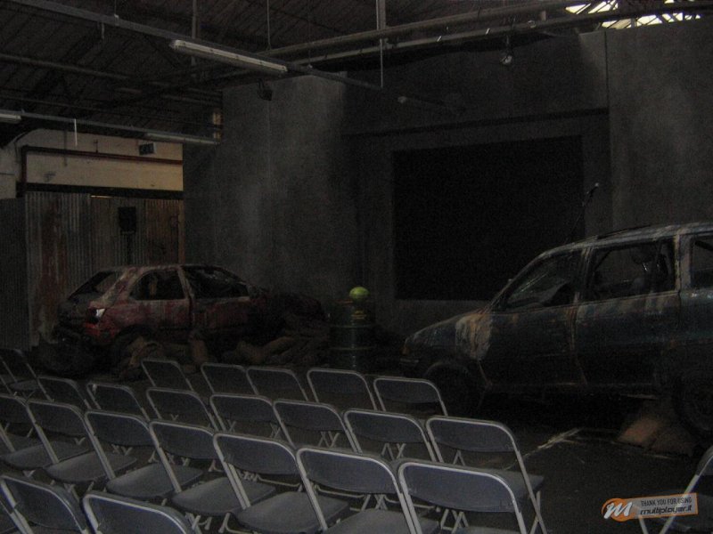 ... era abbellito in stile bellico- vissuto.