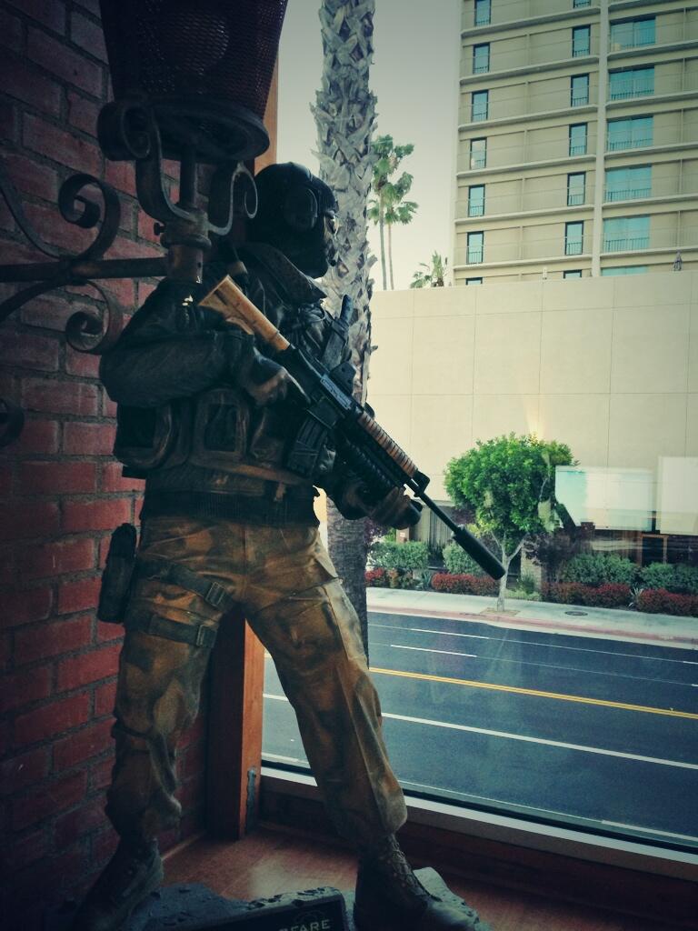 La polizia di Los Angeles contro Modern Warfare 2, irruzione negli uffici di Robotoki La polizia di Los Angeles contro Modern Warfare 2, irruzione negli uffici di Robotoki
