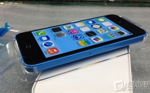 iPhone 5C - Qualche immagine del nuovo iPhone all'interno della sua confezione iPhone 5C - Qualche immagine del nuovo iPhone all'interno della sua confezione