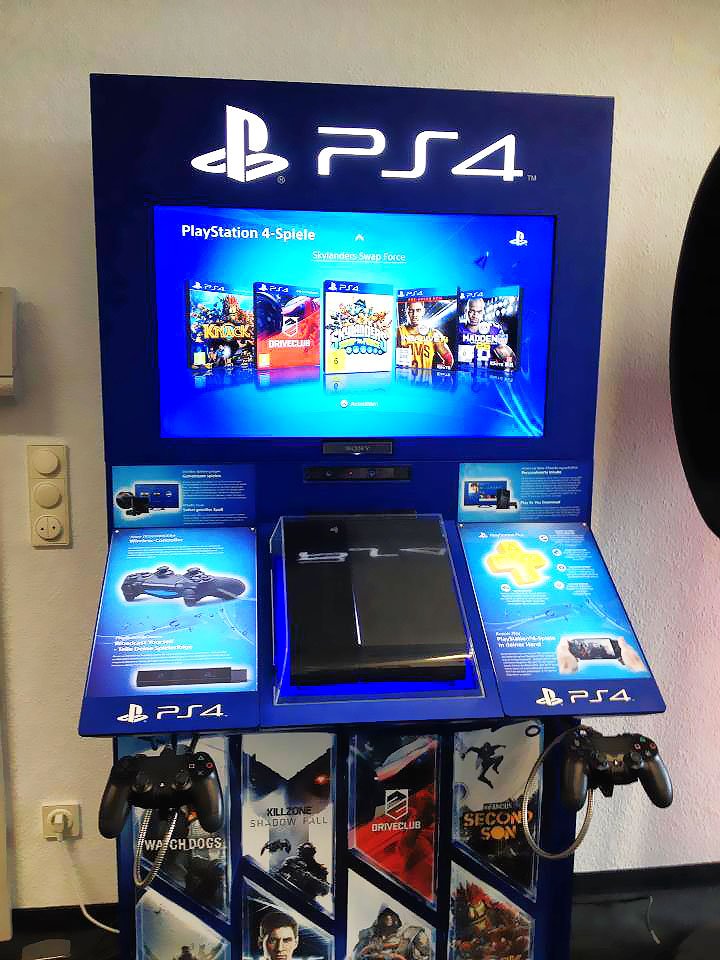 Spunta la foto di una demo station con PlayStation 4
