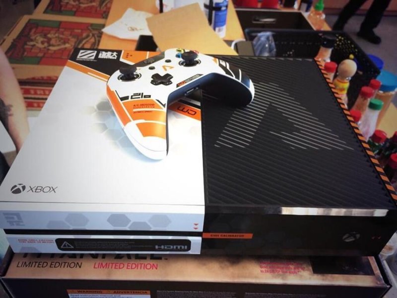 Svelato il bundle limited Xbox One di Titanfall Svelato il bundle limited Xbox One di Titanfall