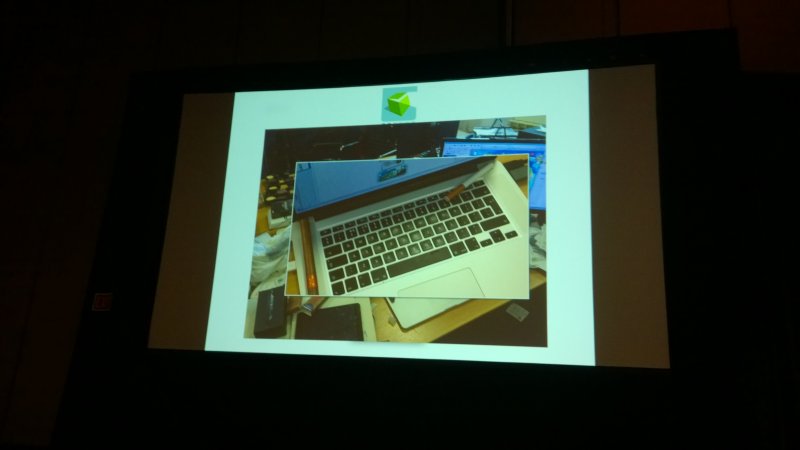 La scrivania di Peter ora che lavora a Godus La scrivania di Peter ora che lavora a Godus