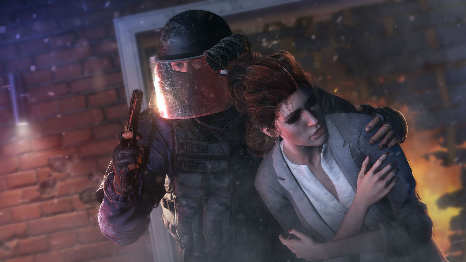 Un operatore di Rainbow Six Siege che abbraccia una donna