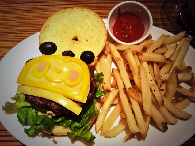 Come resistere a un hamburger dedicato alla serie Persona?