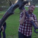 Vi piacerebbe una replica a dimensioni originali della falce del protagonista di Darksiders II?