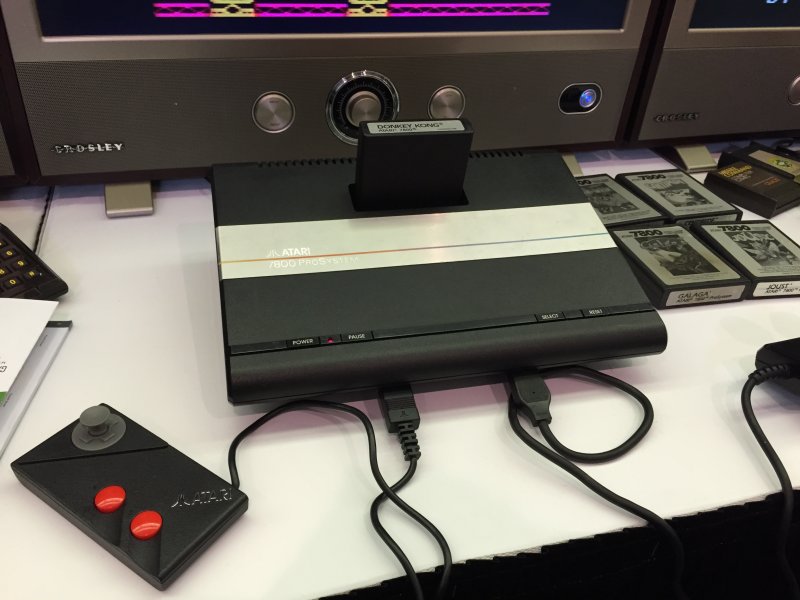 Atari 7800 con Joystick a due tasti