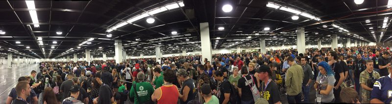 La fila prima del keynote su Il Risveglio della Forza La fila prima del keynote su Il Risveglio della Forza