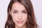 Diamo un'occhiata a Stefanie Joosten che esegue la canzone di Quiet sul palco dei Game Awards 2015 - Notizia