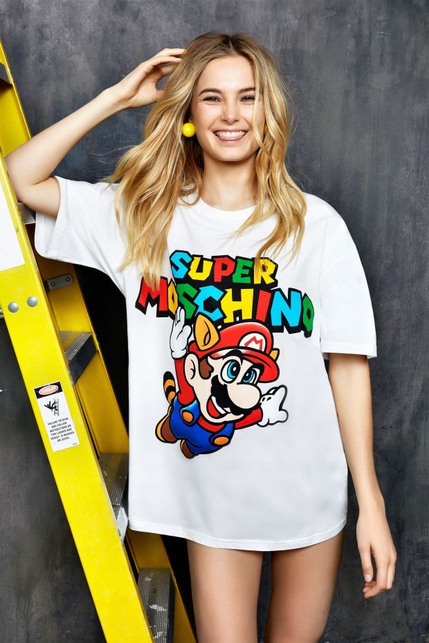 Moschino e Nintendo stanno collaborando per la linea di abbigliamento Super Moschino Moschino e Nintendo stanno collaborando per la linea di abbigliamento Super Moschino