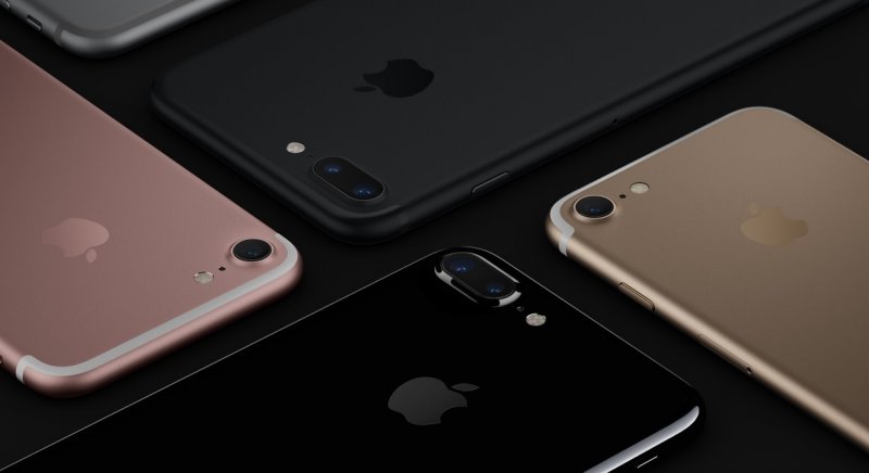 Apple si scusa per il rallentamento degli iPhone e riduce i prezzi previsti per la sostituzione della batteria