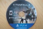 Il producer di Titanfall 2 pubblica una foto del disco in versione PlayStation 4, scatenando l'ira degli utenti Xbox - Notizia