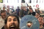 Basta la foto di un disco per scatenare la polemica? - Notizia