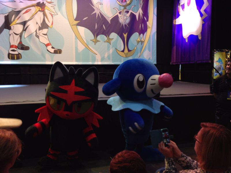 Il povero Popplio ha ricevuto molte meno richieste di foto dei suoi colleghi Il povero Popplio ha ricevuto molte meno richieste di foto dei suoi colleghi