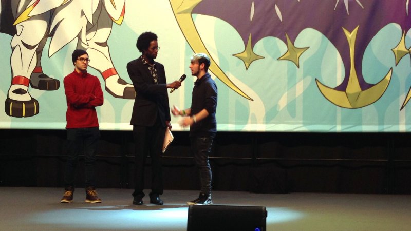 Nico (a sinistra) e Miguel (a destra) sul palco dopo l'annuncio del vincitore