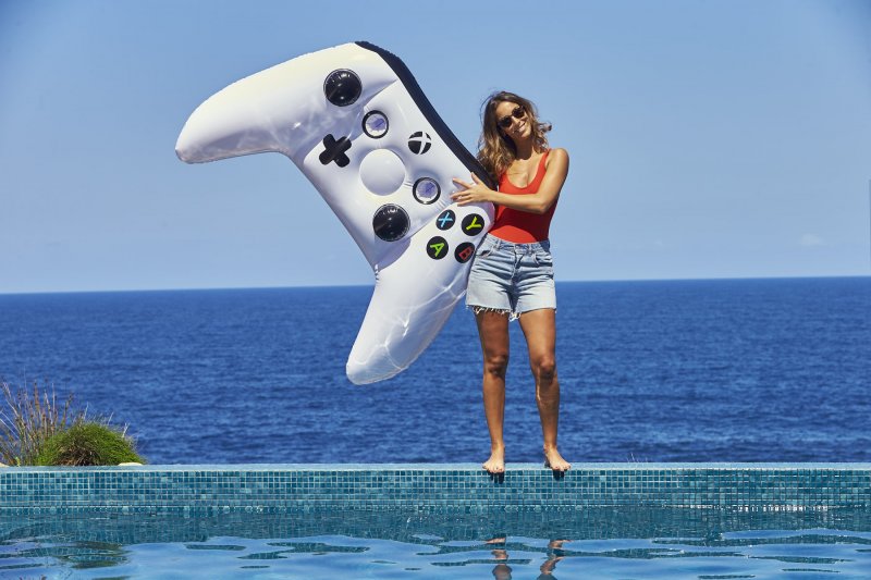 La divisione australiana di Xbox ha lanciato un gonfiabile a forma di controller di Xbox One S 
