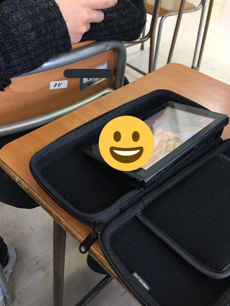 Molti studenti giapponesi stanno portando Nintendo Switch a scuola