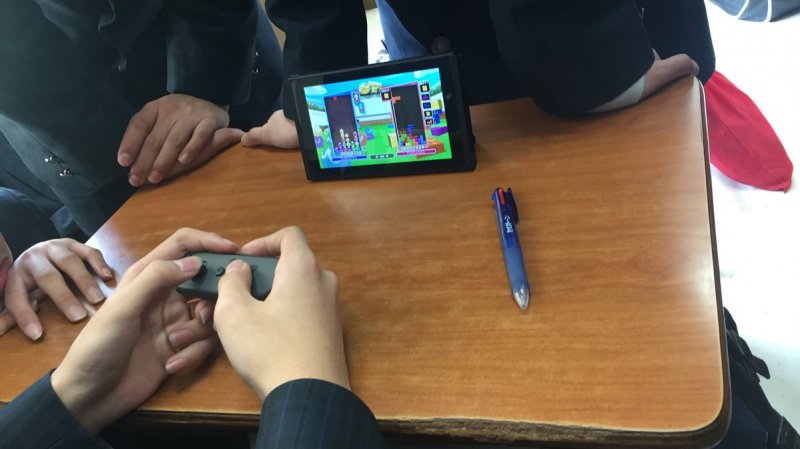 Molti studenti giapponesi stanno portando Nintendo Switch a scuola