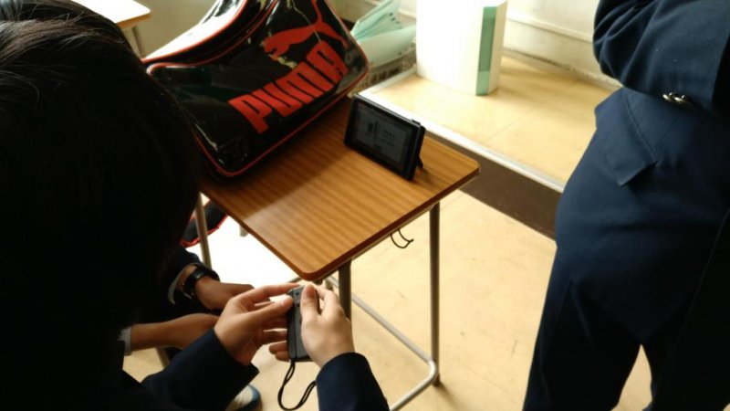 Molti studenti giapponesi stanno portando Nintendo Switch a scuola
