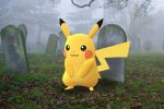 Pokémon GO: il padre lo accompagna a cercare Pokémon e finiscono in un cimitero, scoppia la polemica in Italia - Notizia