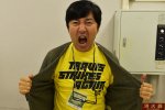 'Travis Strikes Again', la t-shirt di Suda51 suggerisce un reveal del nuovo No More Heroes all'E3 2017? - Notizia
