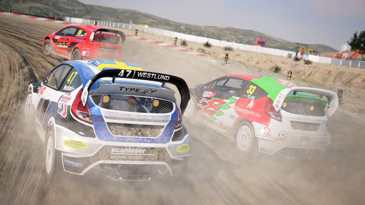 Un gruppo di auto su una spiaggia in Dirt 4