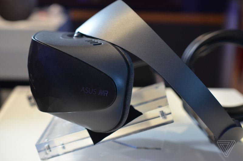 ASUS ha presentato l'headset Windows Mixed Reality, costerà 449 euro