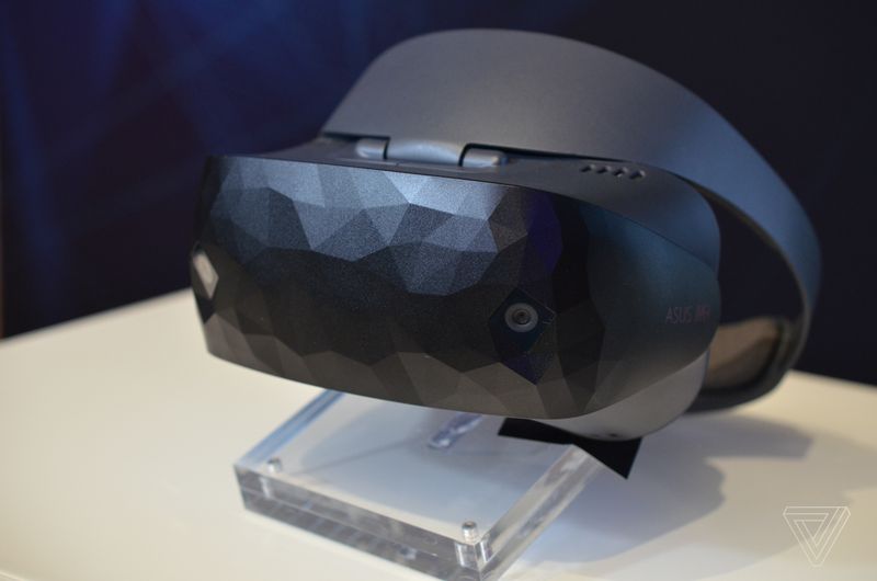 ASUS ha presentato l'headset Windows Mixed Reality, costerà 449 euro