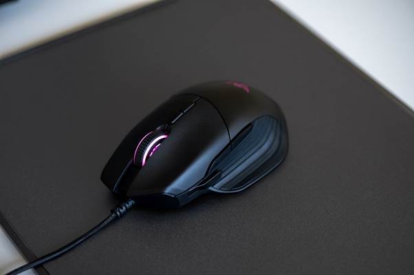 Razer presenta il mouse personalizzabile Basilisk Razer presenta il mouse personalizzabile Basilisk