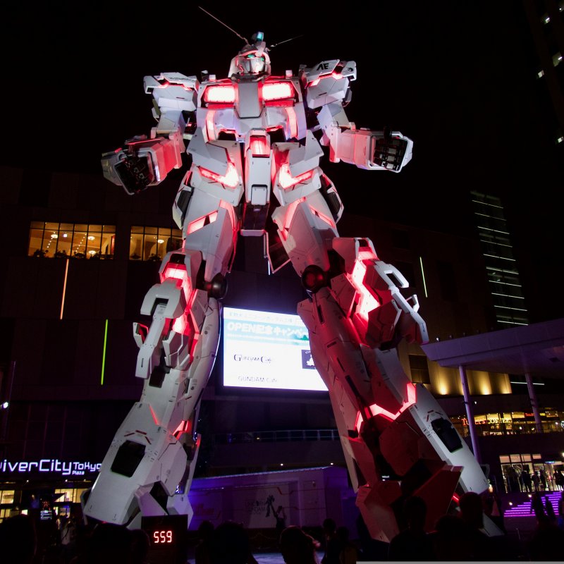 Un nuovo possente Gundam domina la baia di Tokyo Un nuovo possente Gundam domina la baia di Tokyo