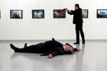 Sciacallaggio Telltale: In Batman: The Enemy Within utilizzata l'immagine di un diplomatico russo ucciso l'anno scorso - Notizia