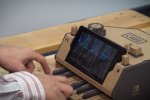 Nintendo Labo, vediamo l'autore della colonna sonora di Game of Thrones alle prese con il piano di cartone - Notizia