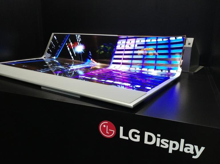 LG ha realizzato un display OLED Ultra HD da 77 pollici trasparente e flessibile LG ha realizzato un display OLED Ultra HD da 77 pollici trasparente e flessibile