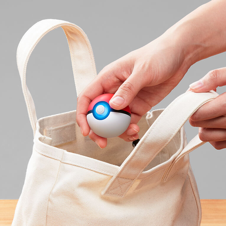 Nintendo presenta PokéBall Plus, un accessorio-controller per i nuovi titoli della serie Pokémon - Aggiornata