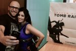 Shadow of the Tomb Raider, una cosplayer di Lara Croft consegna il gioco - Video