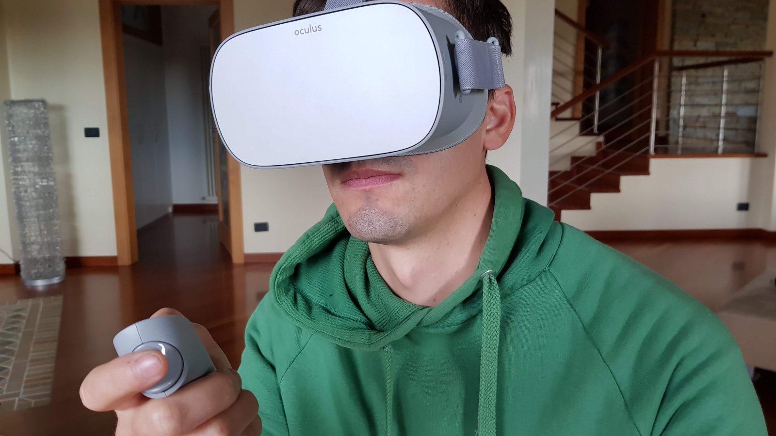 Un giocatore con visore VR