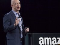 Fate le valigie perché si va a vivere nello spazio tra poco: Jeff Bezos di Amazon ne è convinto