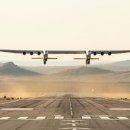 Stratolaunch, il primo volo dell'aereo più grande del mondo