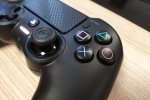 Nacon Asymmetric Wireless Controller a confronto con il Dualshock 4 di PS4 e il pad di Xbox One - Video