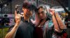 Cyberpunk 2077, Kojima allo stand del TGS 2019 con la moto e la cosplayer