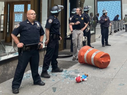 USA protests, assaulted the historic Nintendo Store in New York, even Mario involved