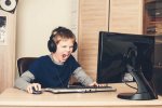 Fortnite: su Rai Radio 3 genitore responsabile dà la colpa al gioco se il figlio va male a scuola - Notizia