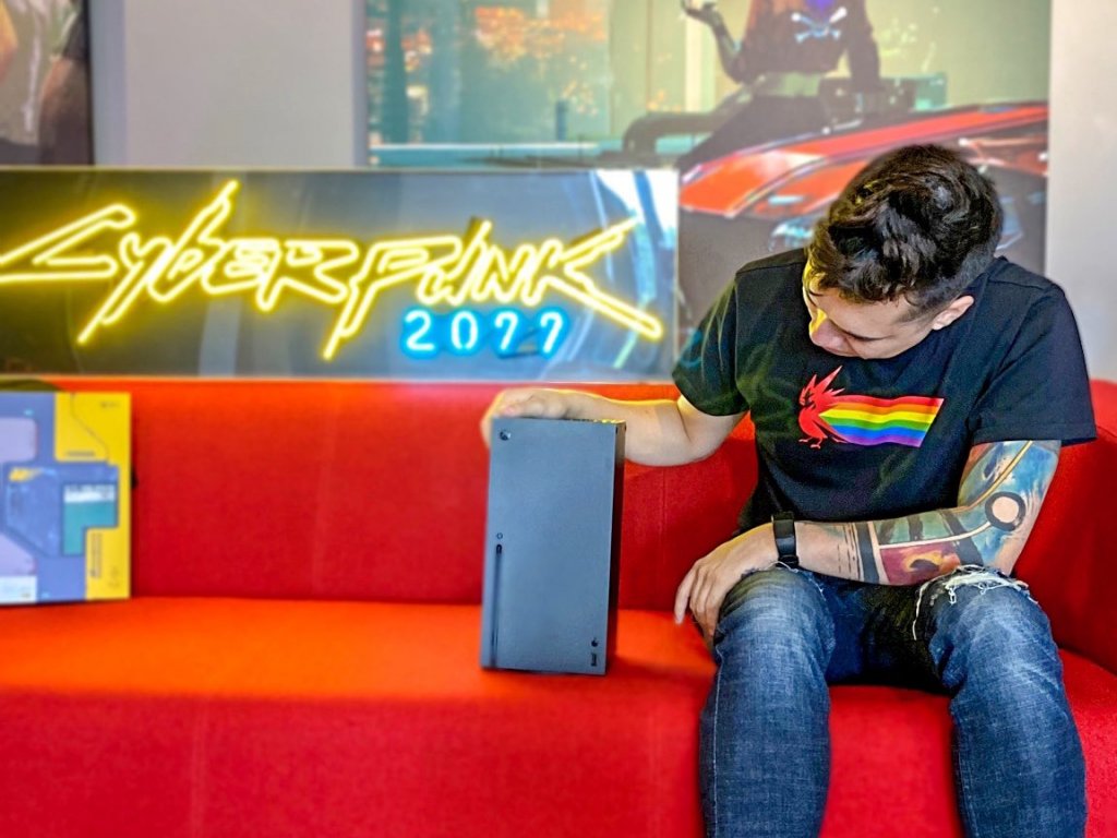 Xbox Series X delivered to CD Projekt RED, photo with the console by the Cyberpunk 2077 team