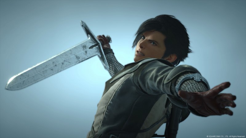 Final Fantasy 16, il protagonista si prepara a colpire di spada