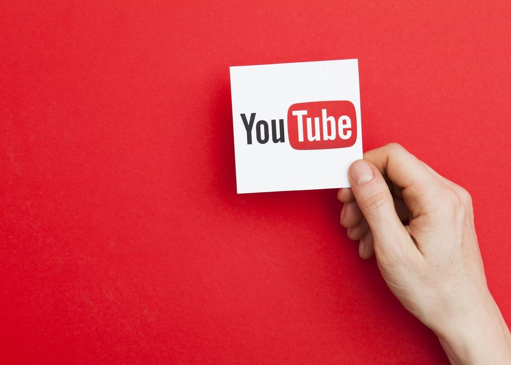 YouTube deleted an absurd tweet in which it attacked content creators