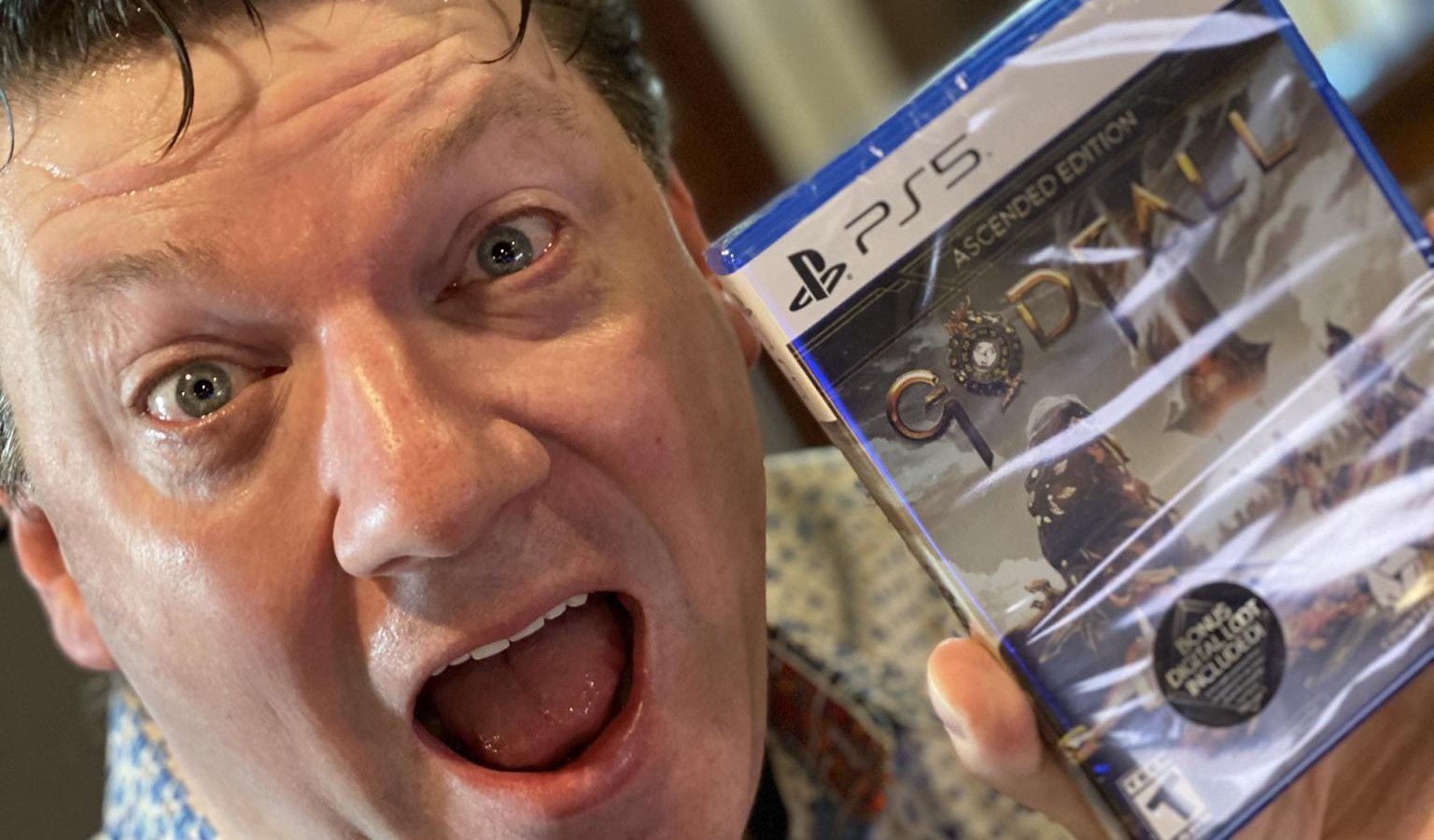 Randy Pitchford con in mano una confezione di Godfall