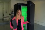 Xbox Series X: il frigo a forma di console gigante anche ad iJustine, ecco l'unboxing - Video