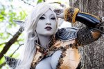 Lineage 2, il cosplay di Yaya Han: una elfa oscura sexy e prosperosa - Notizia