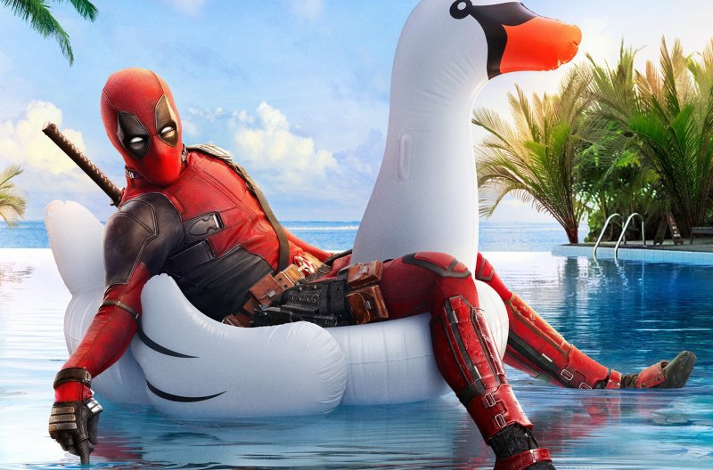 Deadpool su un cigno gonfaibile